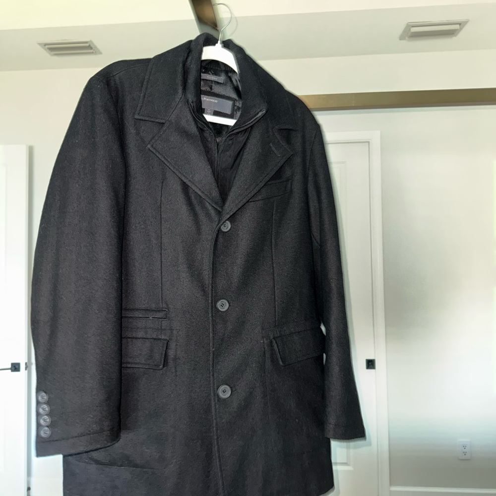 Men's Black Wool Blend Coat Perry Ellis Portfolio Size Medium. Very sharp look - Picture 4 of 4